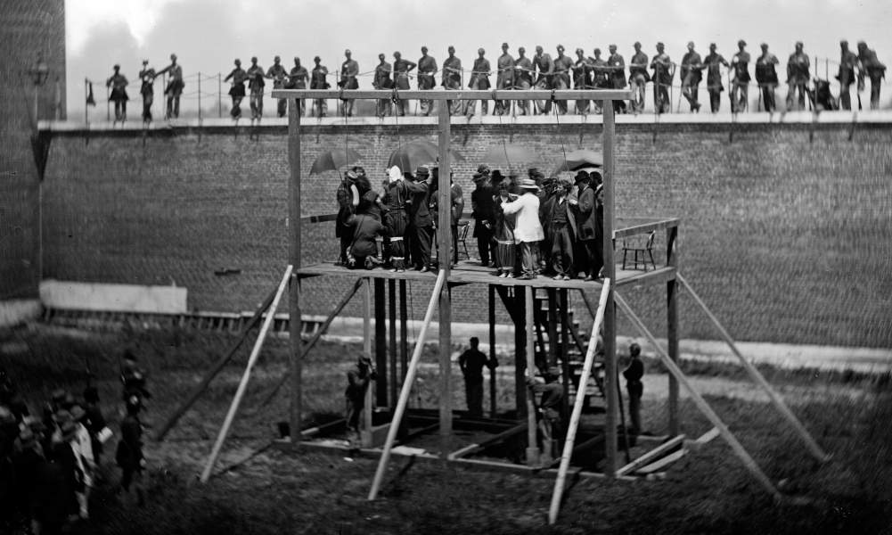 Execution of the Lincoln Conspiracy Plotters, Washington, D.C., July 7, 1865 , adjusting the nooses, zoomable image
