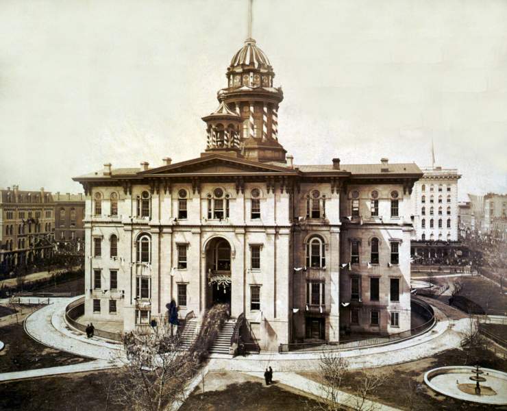 Crowds entering Cook County Courthouse, Chicago, Illinois, to view President Lincoln's remains, May 1, 1865